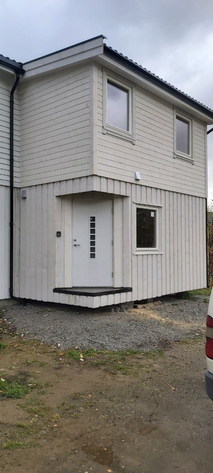 Fasadearbeid og inngangsparti på bolig